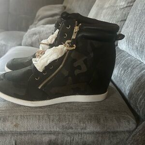 Stylish Black Camouflage Women's Sneakers